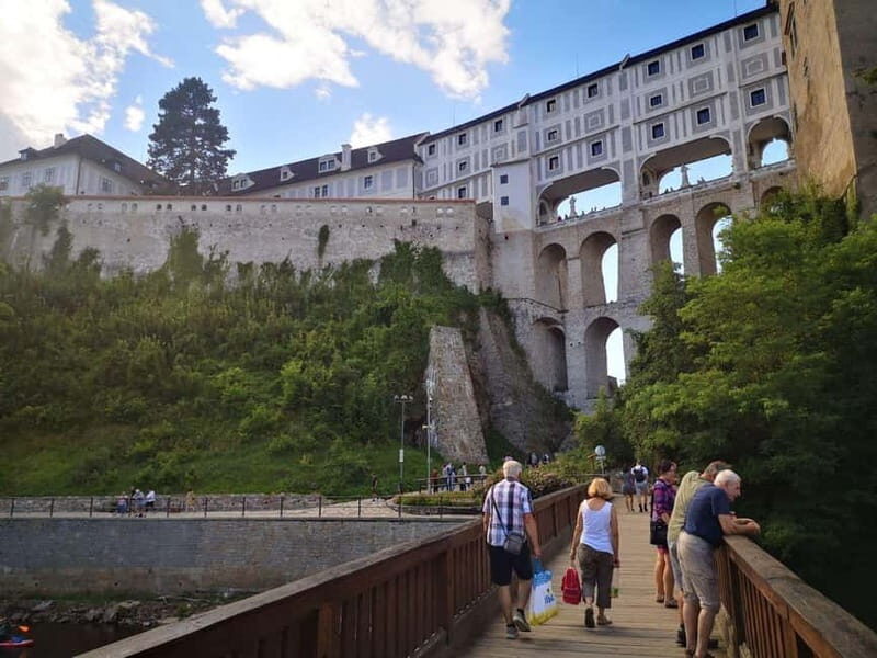Prague: Transfer to Vienna via fabulous Cesky Krumlov - Český Krumlov in two passes: old town first, then the castle