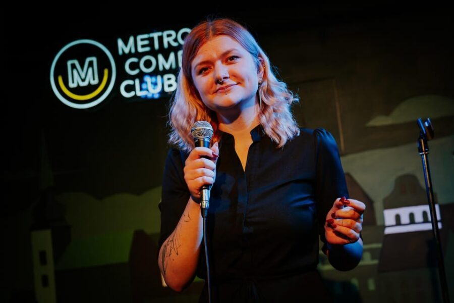 Prague: Tuesday Stand-Up Comedy in English - Your Evening Flow: From Showtime to Bar Lounge
