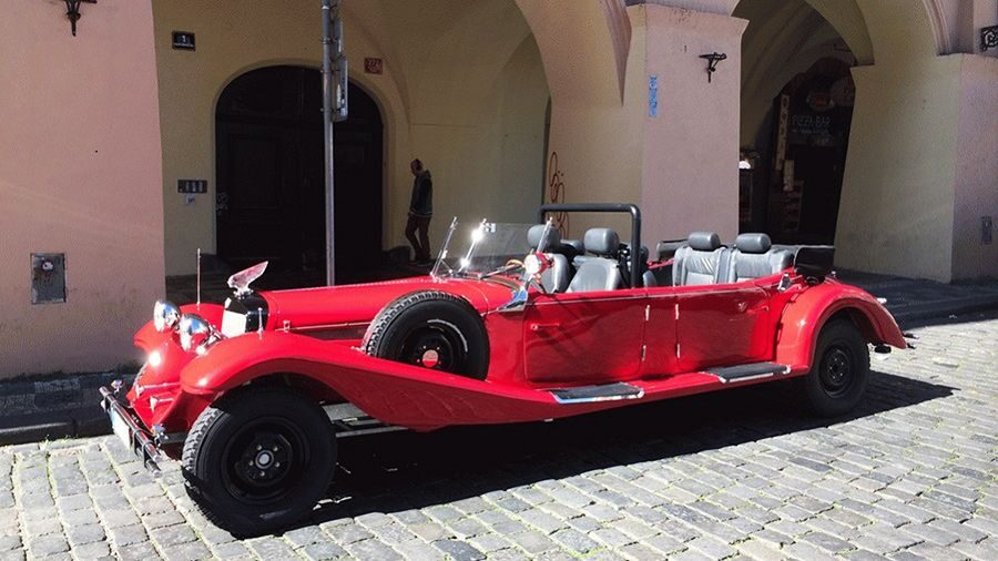 Prague: Vintage Car Ride and Walking Tour - Practical tips to get the most out of your time