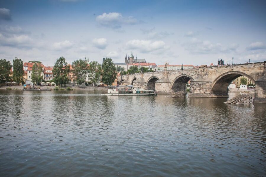 Prague: Vltava River Evening Dinner Cruise - Drinks, price, and value: where the math can surprise you