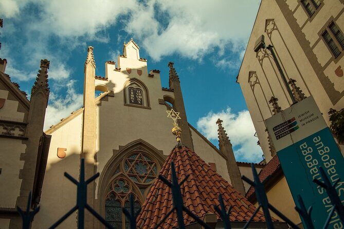 Prague Walking Tour in German: Old Town and Prague Castle - A German-Language Prague Walk That Helps You Keep Up
