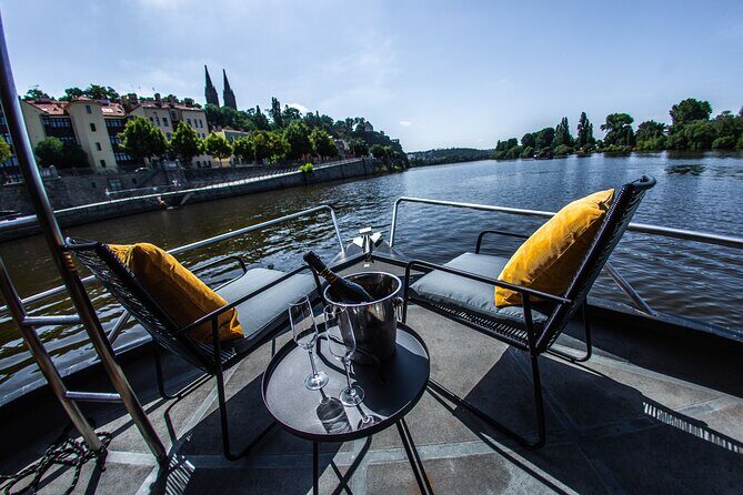 Prague YachtBoat CLASSIC cruise with Unlimited Beer or Prosecco - Modrany and back to Naplavka: closing the loop with a calm finish