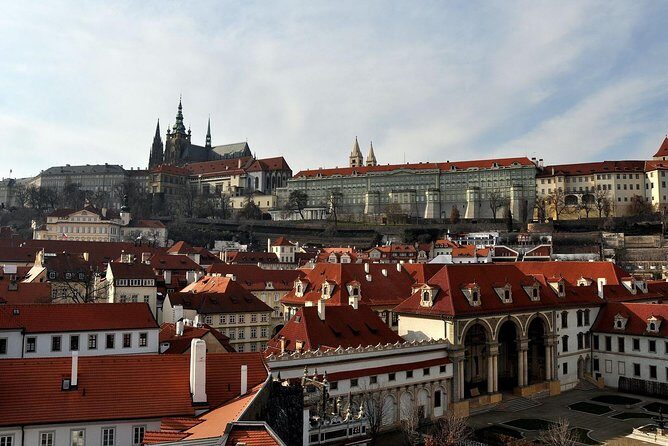Prague's charming old places tour in Russian language - Old Town Square at 3pm: Astronomical Clock Without the Guessing