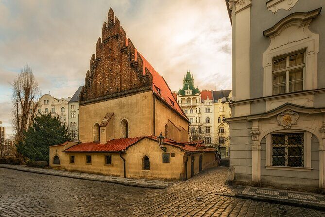 Prague's charming old places tour in Russian language - Lesser Town and the Tram Up: Smart Transport for Castle-Energy Days