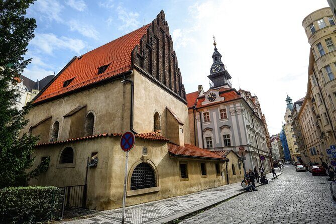 PRIVATE: 3h Stories of Prague Jewish Quarter Tour, drink included - Dress code and practical details that keep the mood respectful