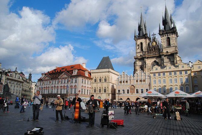 Private 4-hour City Tour of Prague with driver & official guide w/ Hotel pick up - How the timing shapes your expectations (and your photos)