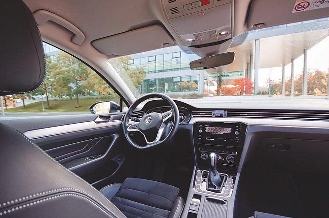 Private ARRIVAL Transfer by LIMOUSINE 3+1pax - Quick Practical Tips Before You Land