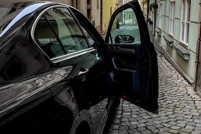 Private ARRIVAL Transfer by LIMOUSINE 3+1pax - The Ride to Your Hotel: Comfort, Timing, and Real-World Help