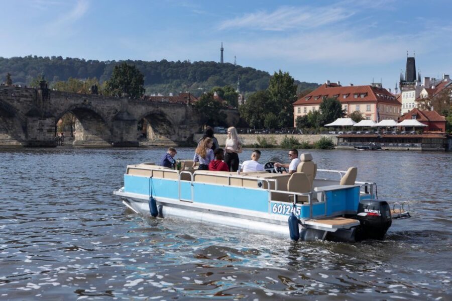 Private Boat Cruise With Unlimited Prosecco - Why a private Vltava boat feels better than hop-on hop-off