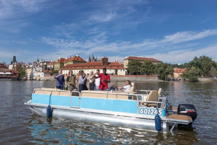 Private Boat Cruise With Unlimited Prosecco - Price and value: $412 per group up to 10