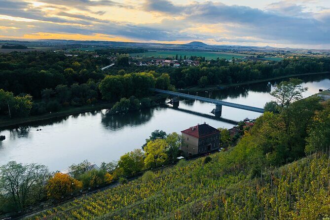 Private Bohemia Wine Tour from Prague with Gourmet Tastings - The Guide Factor: Why This Tour Feels Smarter