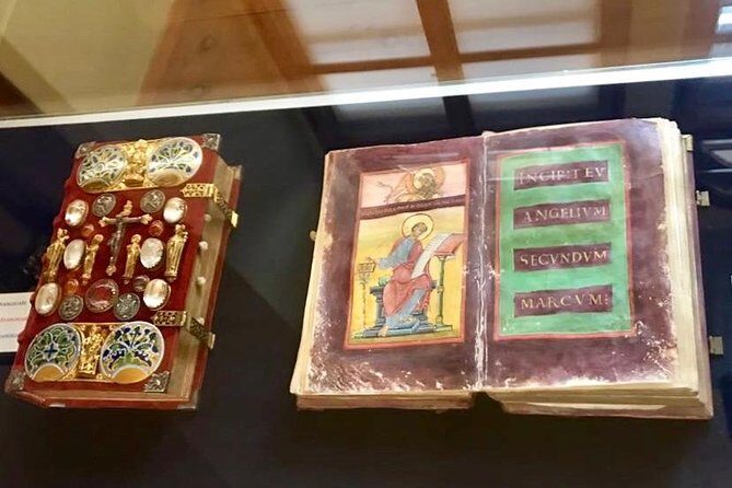 Private Custom Tour of Strahov Library and Prague - Who should book this private Strahov and Prague day?
