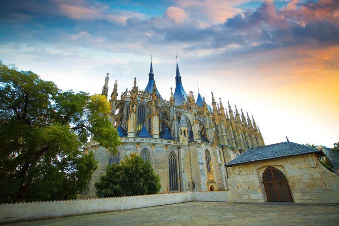 Private Guided Tour Prague to UNESCO Kutna Hora with Transfers - Step into the Bone Church (Sedlec Ossuary): what 20 minutes feels like