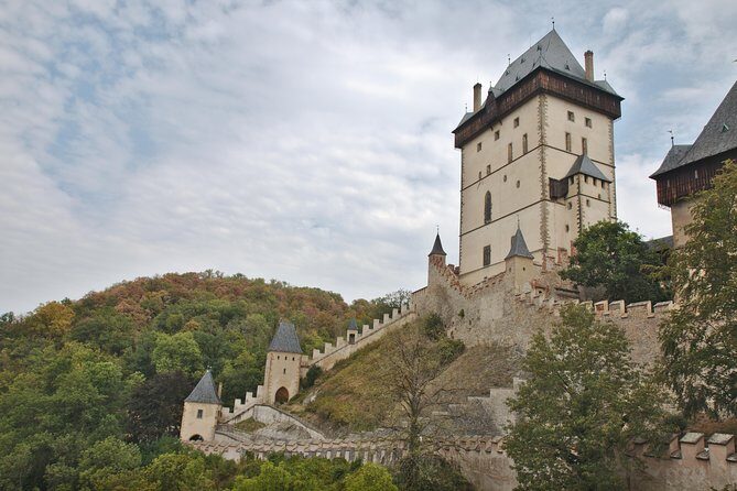 Private Karlstejn castle trip from Prague with Lunch & Admission - The uphill walk: 20 minutes that you should not ignore