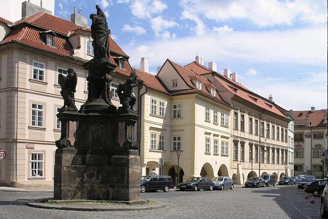Private Lesser Town tour - Historical Treasure Hunt - A 4 km Walk Through 3 Districts (With 12 Sightseeing Stops)