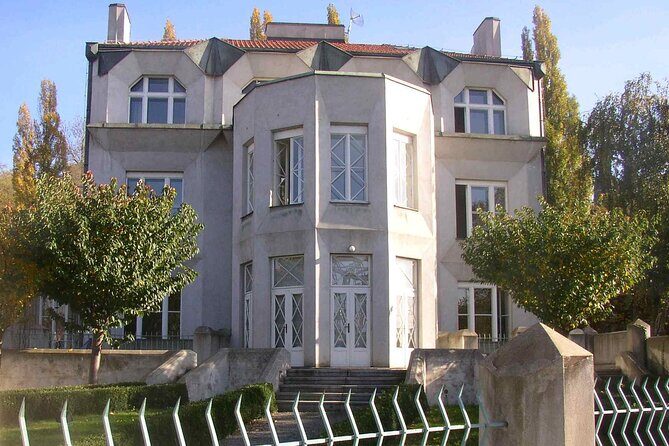 Private Prague Art Nouveau and Cubism Walking Tour - The Walk Itself: Stop-by-Stop Architecture With a Point