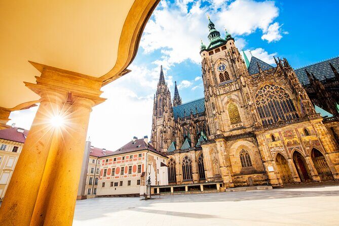 PRIVATE: Prague Castle for the Curious – Kings, Legends & Gardens - Changing of the Guard and the flag ceremony: built-in timing
