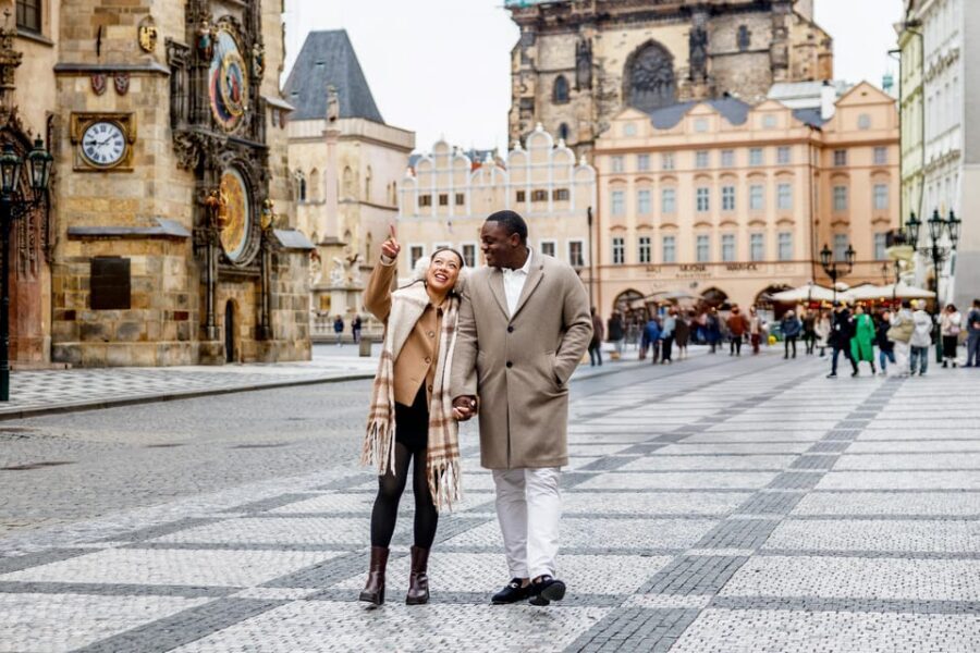 Private Prague Sunrise Photoshoot + Walking Tour - Meeting Leah: pickup options and how the morning usually feels
