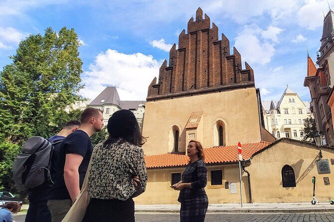 Private Stories of Jewish Prague Walking Tour - Old-New Synagogue: where the Gothic lines start the story