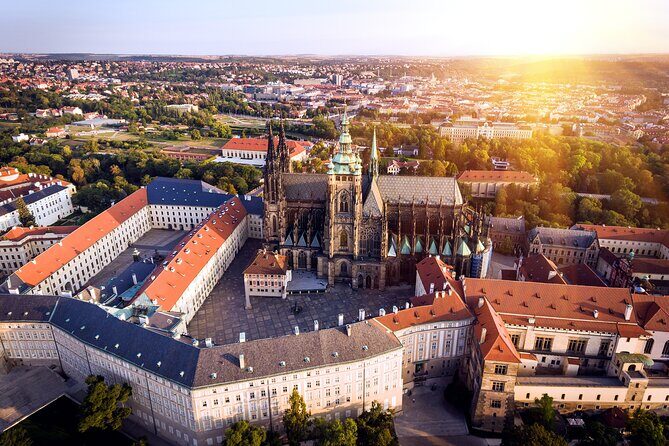 Private Tour of Prague Castle Interiors and Lunch included - Guide style matters: what Hanna’s pacing does for you