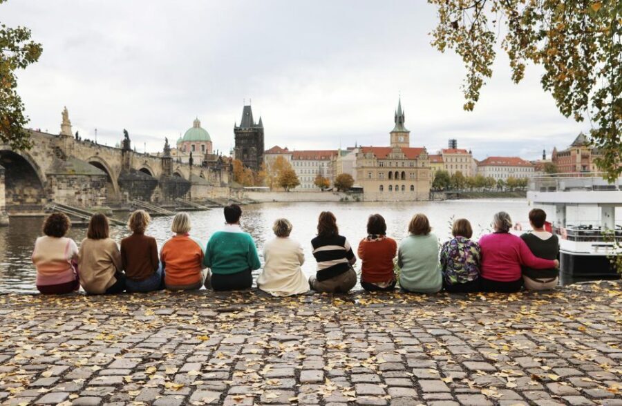 Professional photoshoot at Charles Bridge & Kampa island - Who this photo session is best for