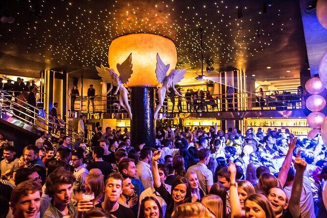 PUB CRAWL IN PRAGUE | Admission Ticket - Recovery Room kickoff: 2.5 hours of free open bar on Karlova