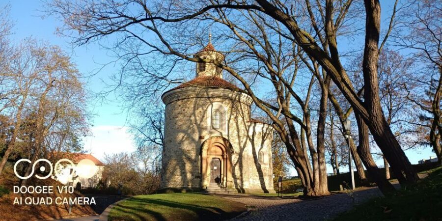 Real life in Prague - Easy Walk from Vysehrad to Vyton - Who should book this Vyšehrad to Výtoň dog walk?