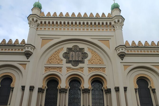Religious Prague Walking Tour - Guide Style: Peter’s Context and the Modern Czech Lens