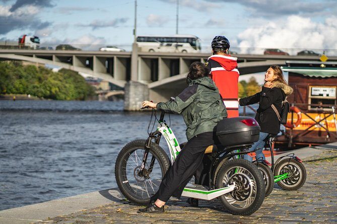 Rent your E-Scooter Hugo Bike in Prague! - Comfort and control: what the scooter design means for you