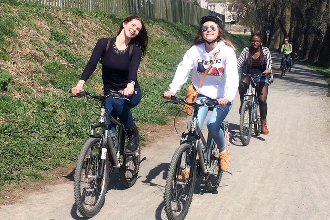 River & Park Bike Tour to Troja Chateau (Private small groups) - Who should book this bike tour from Prague to Troja?