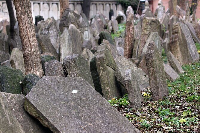 Scary Prague Walking Tour - Guide Style and Storytelling: Why People Experience It So Differently