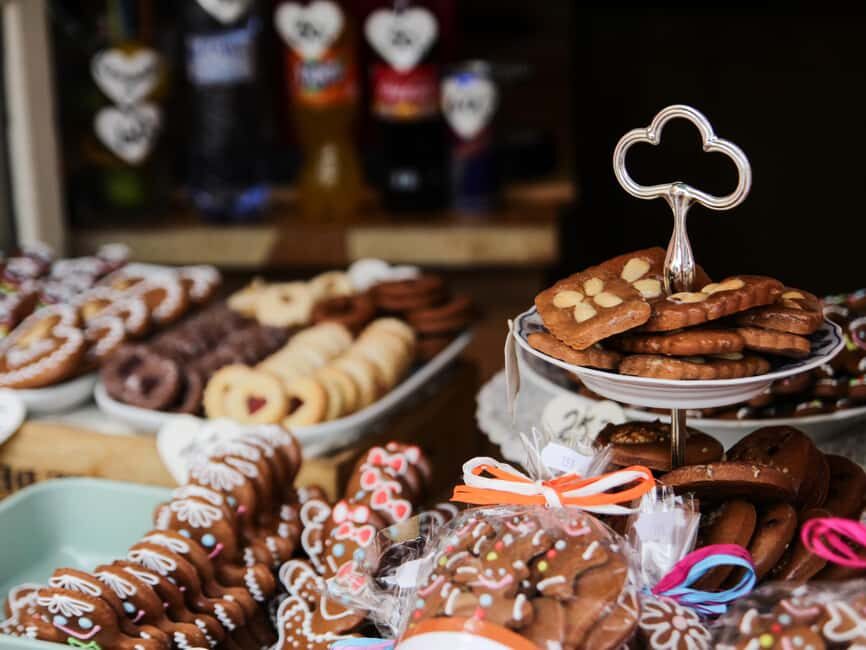 Secret walking Food Tour Prague - Gingerbread store: freshly baked gingerbreadmen