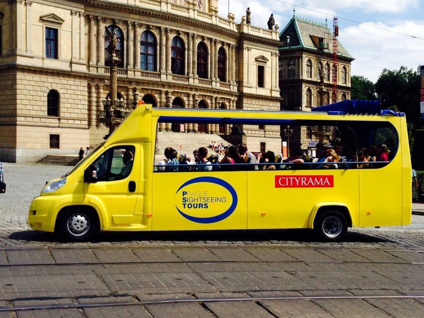 Short city tour by bus - 1 hour - Old Town Square landmarks you can recognize right away