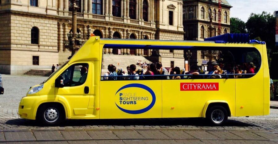Short city tour by bus - 1 hour - Pacing, traffic, and the small surprises