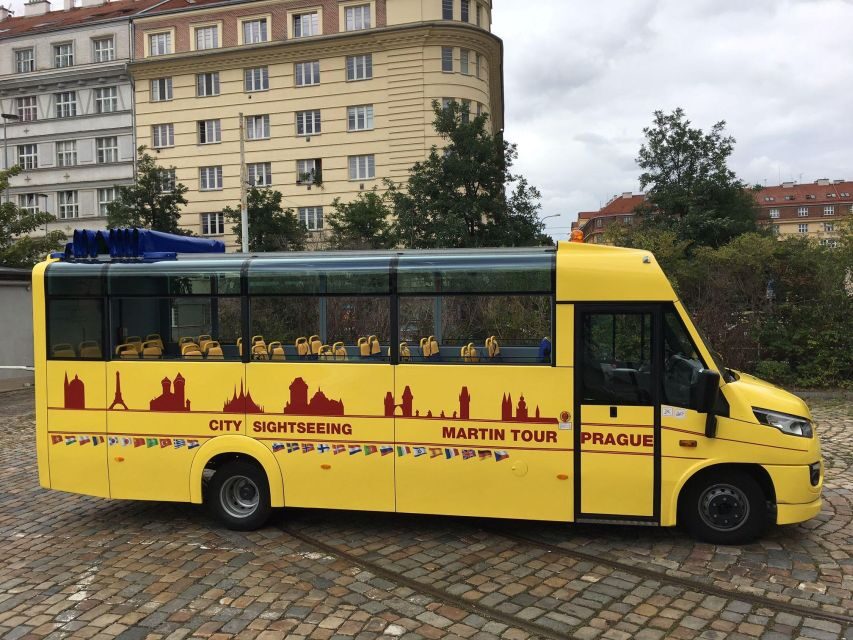 Short city tour by bus - 1 hour - Power Gate: the Gothic landmark tied to royal power