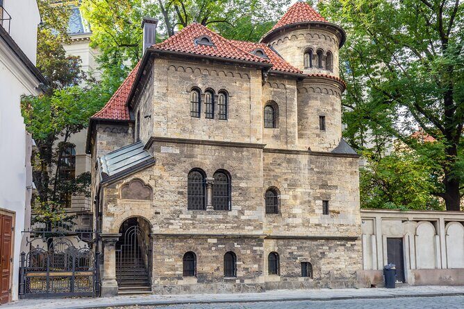 Small-Group Tour through the History of Jewish Prague - Your small-group guide: why the pacing matters