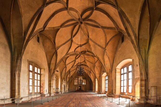 St Vitus Cathedral and Prague Castle Private Walking Tour - Skip-the-line tickets and private guiding: what you feel in real time