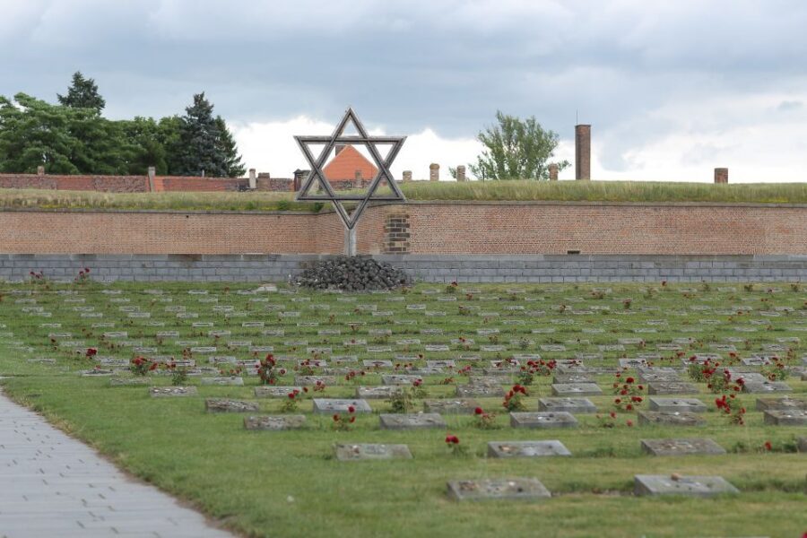 Terezin: Guided Tour of the Concentration Camp and Museum - Timing realities: the day is six hours, but your attention will be longer