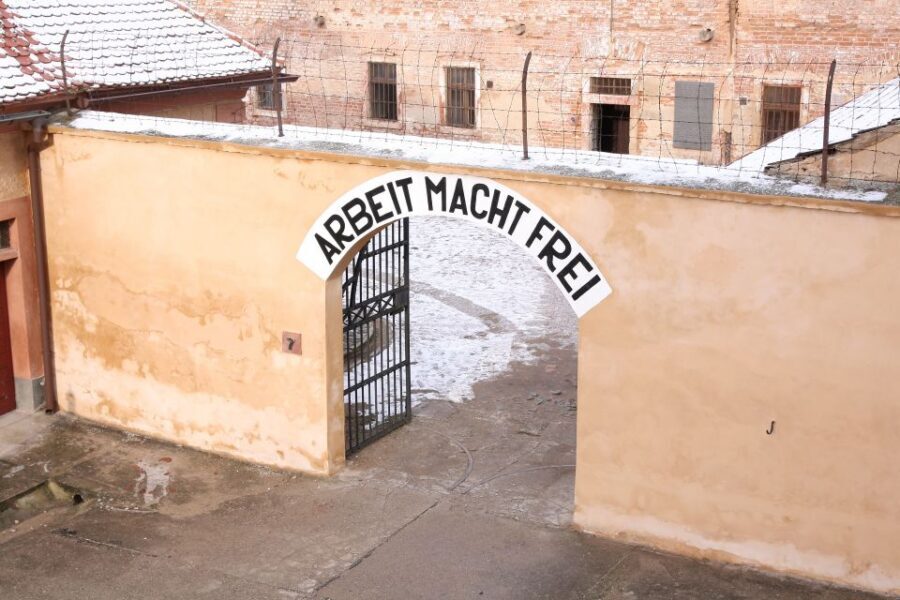 Terezin Memorial: Entry Ticket Combo w. Guided Walking Tour - Your 1-day plan: Small Fortress first, then ghetto grounds