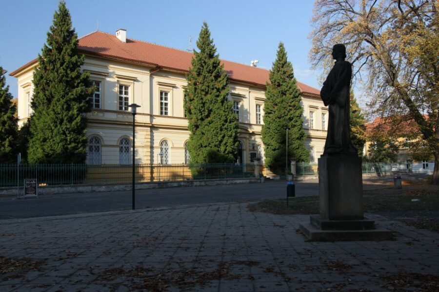 Terezin Memorial: Entry Ticket Combo w. Guided Walking Tour - Don’t rush the walk: timing, stops, and optional cemetery sites