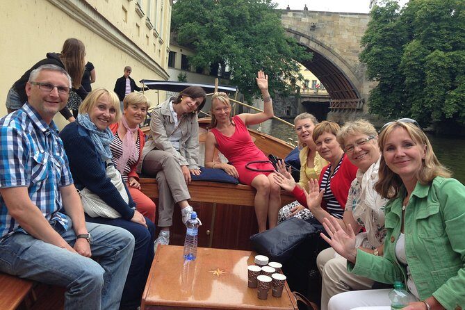 The Best of - private tour with PERSONAL PRAGUE GUIDE - Stop 1: Prague Castle grounds as your anchor point