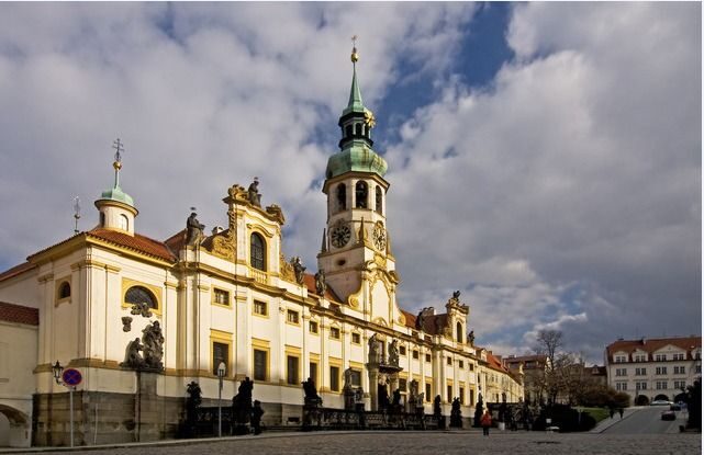 The essentials of Prague - Quick practical tips before you meet at Republic Square