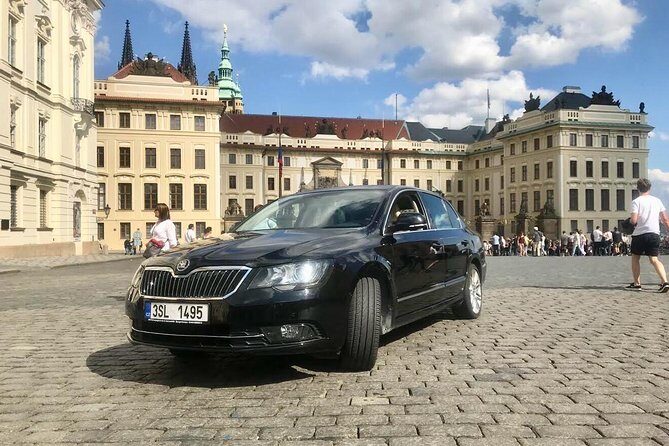 Transfer from Prague Hotel to Airport Prague - The meeting moment: where the driver finds you (and what to do)