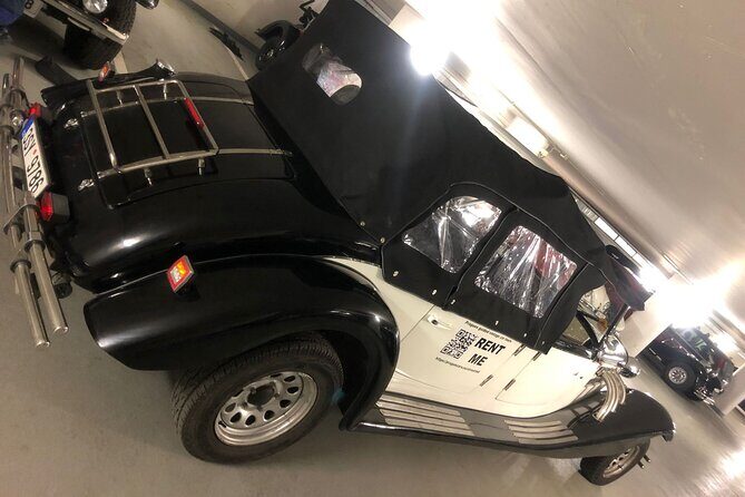 Vintage Cars Prague - Grand City Tour 150min / 1-6 pers. 2,5hrs - Riding through the biggest inhabited castle complex in the world
