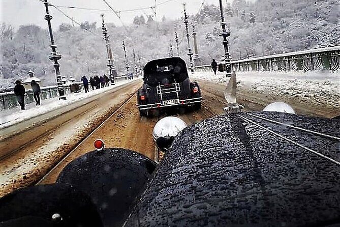 Vintage Cars Prague - Sightseeing Tour 90min / 1-6 pers. - The route: Old Town square to the riverfront and back