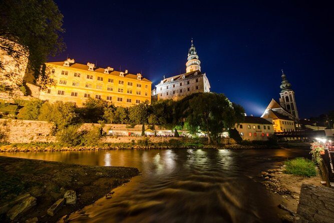 Walking private guided tour in Cesky Krumlov with local certified guide - The 1.5-hour walking tour: what you’ll experience on the route