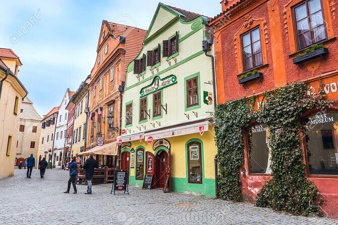 Walking private guided tour in Cesky Krumlov with local certified guide - Who this private Cesky Krumlov tour is best for