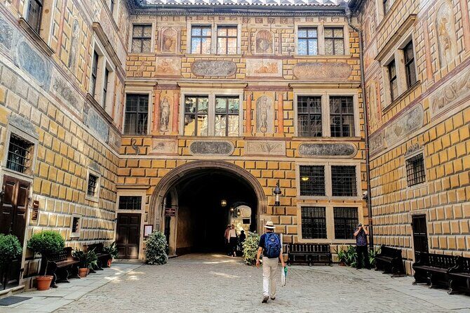 Walking private guided tour in Cesky Krumlov with local certified guide - Should you book this private Cesky Krumlov walking tour?
