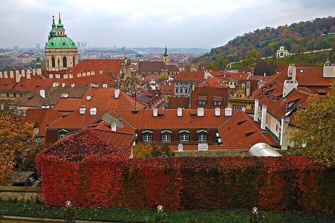 Walking through ages: 11th to 21st century, Prague flavoured - Charles Bridge: statues, views, and a 700-year spine
