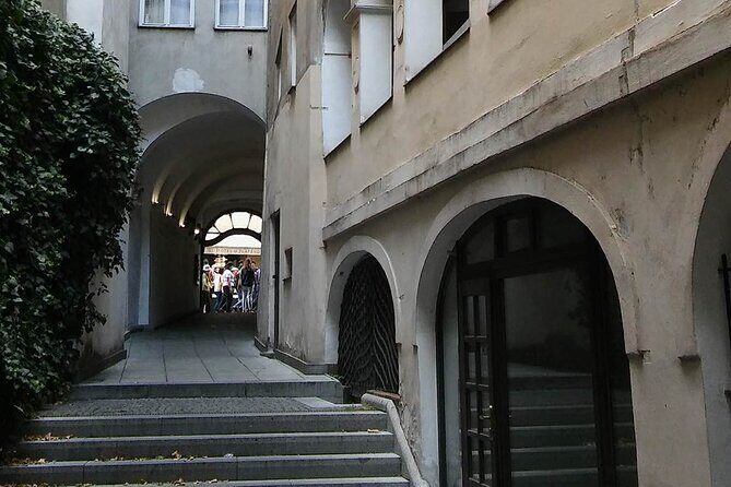 Walking Tour in Prague with Local Historian - Meeting at Václavské náměstí and what to expect from the group
